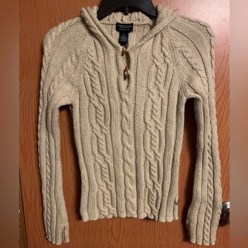 AMERICAN EAGLE AE CABLE KNIT HOODED SWEATER WITH WOODEN BUTTONS Beige Cream Tan - Picture 2 of 8
